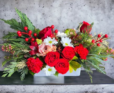 Time’s Running Out, Order Your Christmas Flowers from Star Florist!