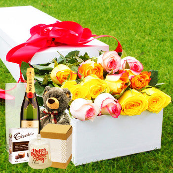 12 Mixed Roses Unique Gift Set Box