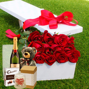 12 Red Roses Unique Gift Set Box