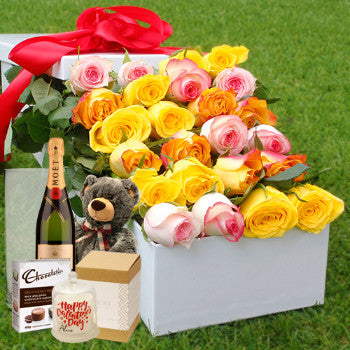 12 Mixed Roses Unique Gift Set Box